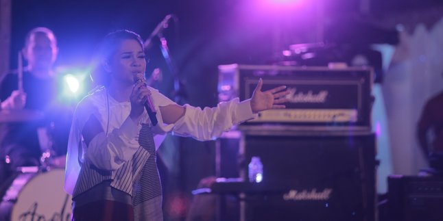 Tak Mau Kalah Dengan Payung Teduh, Andien Tampil Enerjik di Kulfest 2017