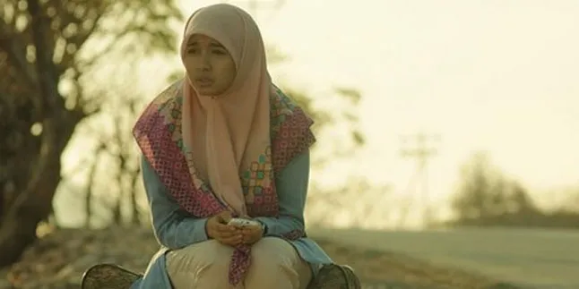 Tak Mau Kalah, Laudya Bella Nekat Berangkat Ke Atambua Sendirian Tak Mau Kalah, Laudya Bella Nekat Berangkat Ke Atambua Sendirian