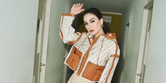 Tak Mau Ketinggalan, Luna Maya Juga Rasakan Serunya DWP 2019 Bareng Faisal Nasimuddin Tak Mau Ketinggalan, Luna Maya Juga Rasakan Serunya DWP 2019 Bareng Faisal Nasimuddin