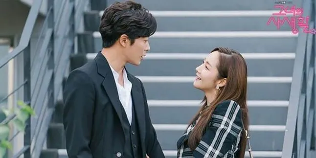 Tak Mau Pisah, Kim Jae Wook Pakaikan Lipstik di Bibir Park Min Young