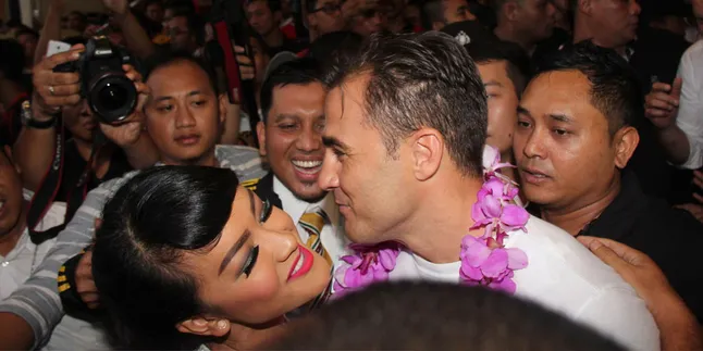 Tak Mau Rusak Rumah Tangga Cannavaro, Jupe Pilih El Shaarawy