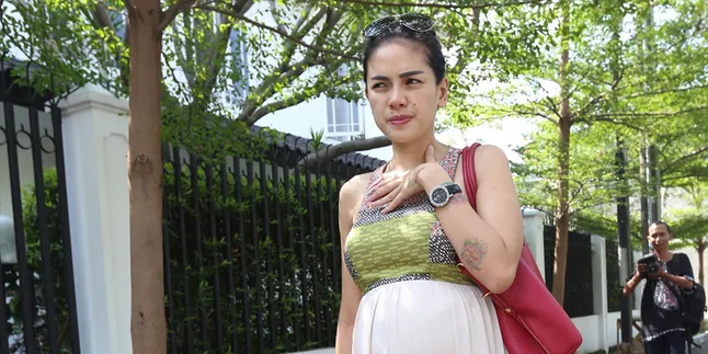 Tak Minum Wine, Nikita Mirzani Makan 'Daging Mentah'