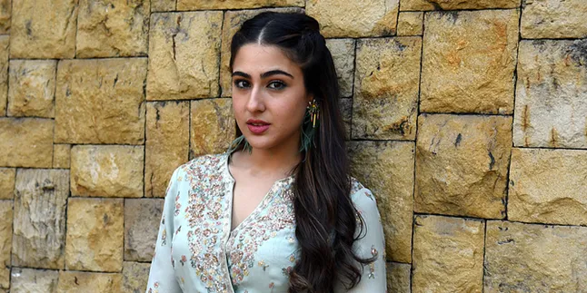 Tak Pakai Helm Kala Naik Motor Bareng Kartik Aryan, Sara Ali Khan Dikecam