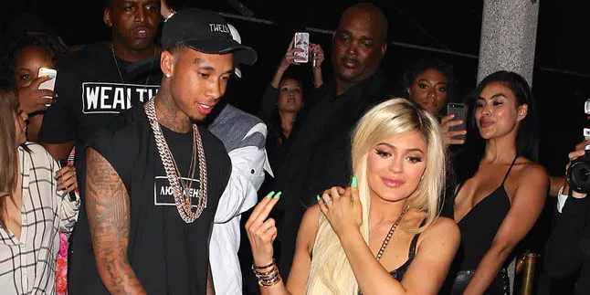 Tak Peduli Banyak Kontroversi, Tyga Ingin Menikahi Kylie Jenner Tak Peduli Banyak Kontroversi, Tyga Ingin Menikahi Kylie Jenner