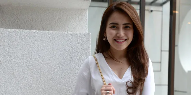 Tak Peduli Hujatan Haters, Ayu Ting Ting Bangga Bisa Raih Piala