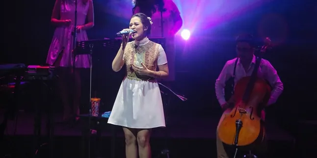 Tak Peduli Perasaan, Raisa Ajak Fans Galau di Showcase 'Handmade'