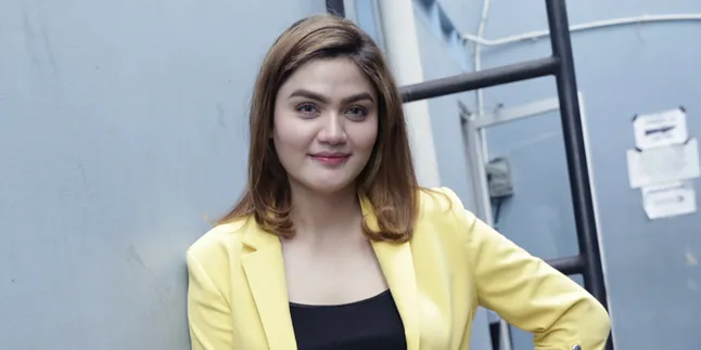 Tak Pernah Nikah, Hilda Vitria Bingung Kris Hatta Ajukan Permohonan Cerai Tak Pernah Nikah, Hilda Vitria Bingung Kris Hatta Ajukan Permohonan Cerai
