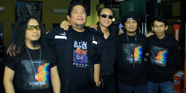 Tak Punya Background Musisi atau Darah Seniman, RockMad Rilis Lagu Rock 'Kau Hadir' Bareng Amirzidane