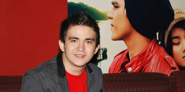 Tak Punya Pacar, Chris Laurent Natal Sendirian