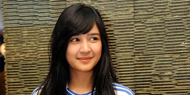 Tak Punya Pacar, Mikha Tambayong Tahun Baru Bareng Keluarga