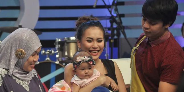 Tak Punya Uang, Ayu Ting Ting Batal Ajak Anak ke Luar Negeri