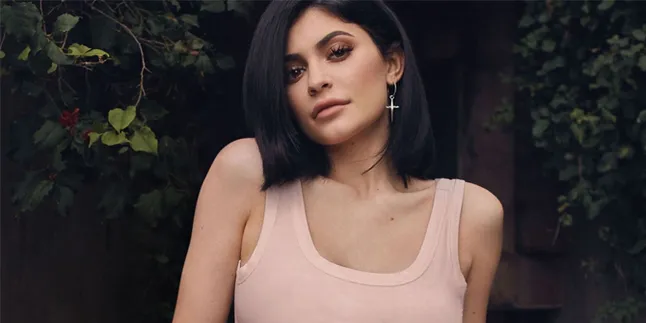 Tak Sabar Jadi Ibu, Kylie Jenner Asyik Belanja Baju Untuk Calon Bayinya
