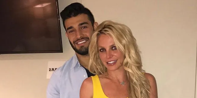 Tak Serius, Pacar Brondong Britney Spears Hanya Numpang Tenar?