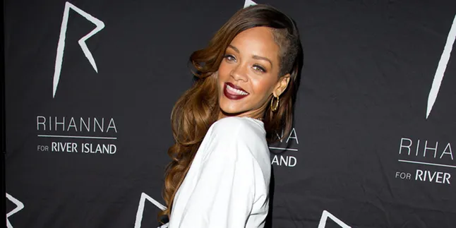 Tak Sibuk Manggung, Rihanna Asyik Jadi 'Pengajar'