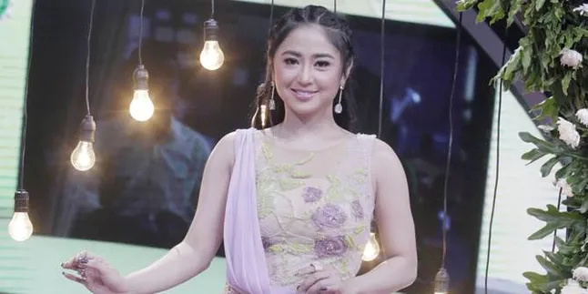 Tak Tahu Kapan Meninggal, Spirit Dewi Perssik Jalankan Puasa di Lokasi Syuting Tak Tahu Kapan Meninggal, Spirit Dewi Perssik Jalankan Puasa di Lokasi Syuting