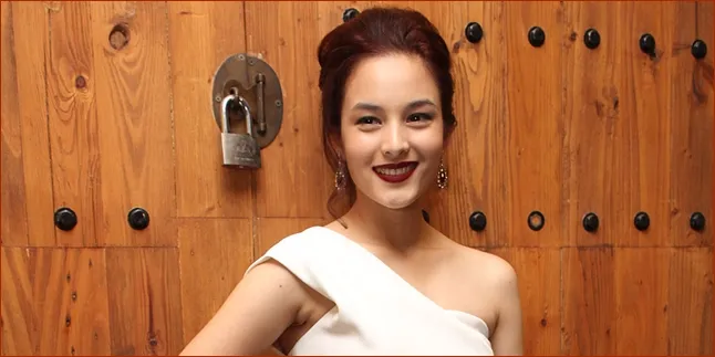 Tak Tanggapi Prostitusi Artis, Chelsea Islan Hanya Tersenyum Tak Tanggapi Prostitusi Artis, Chelsea Islan Hanya Tersenyum