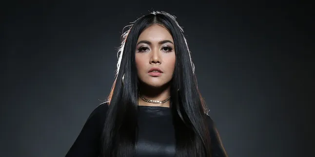 Tak Tega Jelaskan Sakit Sebenarnya, Denada Gunakan Cara Ini Untuk Kuatkan Shakira