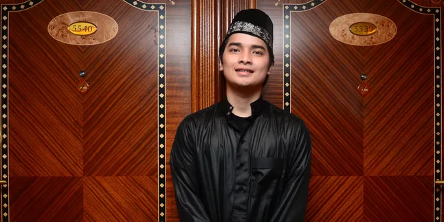 Tak Unggah Foto Presiden Jokowi Saat Jenguk Ustaz Arifin Ilham, Ini Alasan Alvin Faiz Tak Unggah Foto Presiden Jokowi Saat Jenguk Ustaz Arifin Ilham, Ini Alasan Alvin Faiz