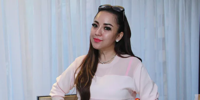 Takut Nggak Laku, Regina Tiruskan Pipi Chubby Lewat Cara Ini Takut Nggak Laku, Regina Tiruskan Pipi Chubby Lewat Cara Ini