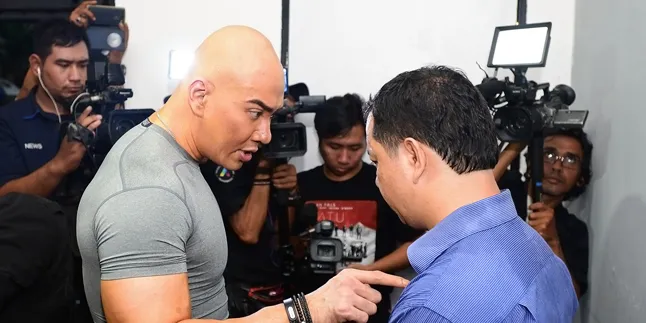 Tak Suka 'Banci'. Deddy Corbuzier Berburu Haters Tak Suka 'Banci'. Deddy Corbuzier Berburu Haters