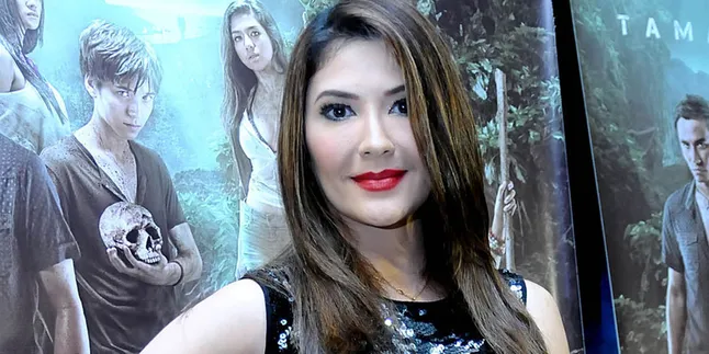 Tamara Bleszynski Mesra Dengan Seorang Laki-Laki, Siapa? Tamara Bleszynski Mesra Dengan Seorang Laki-Laki, Siapa?
