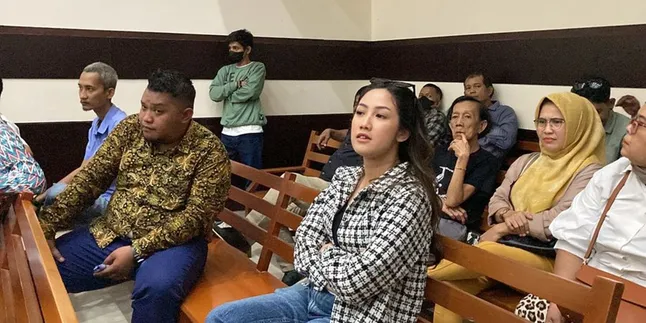 Tamara Tyasmara Emosi dengan Keluarga Yudha Arfandi yang Keluar dari Ruang Sidang Saat Saksi Beri Keterangan