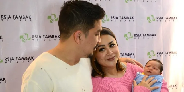 Tambang Emas, Arti Nama Putra Selvi Kitty