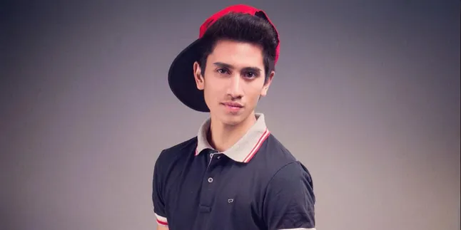 [Foto] Ganteng Maksimal! Verrel Dalam Balutan Kemeja Putih
