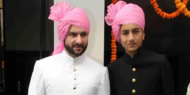 Tampannya! Saat Putra Saif Ali Khan Menjelma 'Jadi' Shahrukh Khan Tampannya! Saat Putra Saif Ali Khan Menjelma 'Jadi' Shahrukh Khan