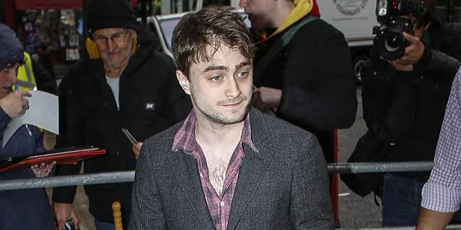 Tampil Awut-Awutan, Daniel Radcliffe Kelelahan?