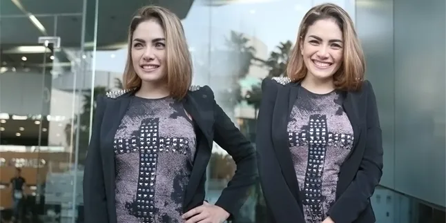 Tampil Bak Princess, Nikita Mirzani Dikelilingi Pria-Pria Tampan Tampil Bak Princess, Nikita Mirzani Dikelilingi Pria-Pria Tampan