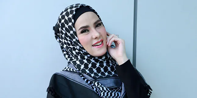 Tampil Bak Ratu, Angel Lelga Kenakan Gaun Berharga Rp 75 Juta!