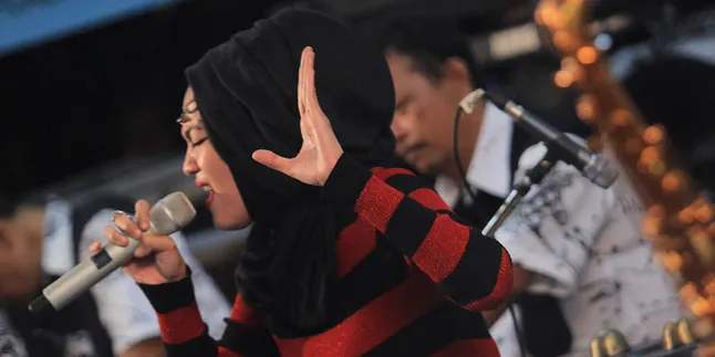 Tampil Bareng Gamelan Kiyai Kanjeng, Ina Kamari Merasa Nyanyikan Suara Tuhan