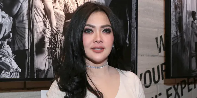 Tampil Beda, Syahrini Jual Parfumnya Dengan Kristal Swarovski