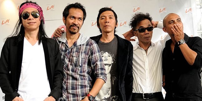 Tampil Ber-Dress Code, Slank Jadi Pelanggan Laundry