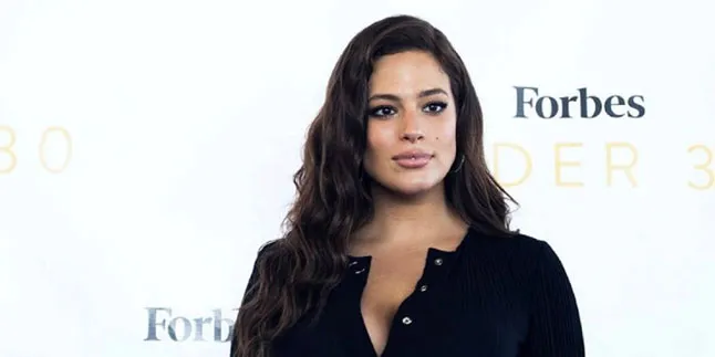 Tampil Cantik & Hot, Ashley Graham Malah Terkilir di Red Carpet Tampil Cantik & Hot, Ashley Graham Malah Terkilir di Red Carpet