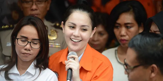 Tampil Cantik di Tahanan, Pengacara Bantah Jennifer Dunn Lakukan Perawatan