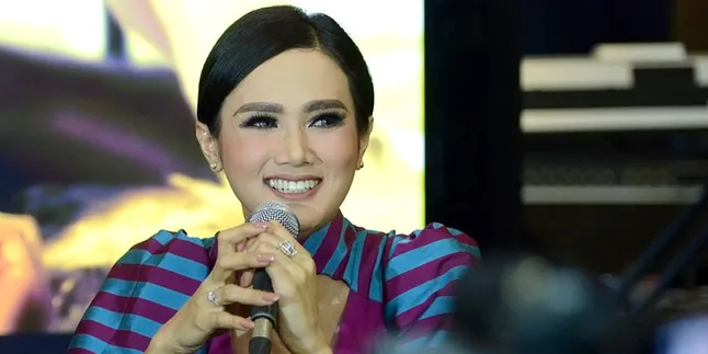 Tampil Cantik, Mulan Jameela Minta Petunjuk Tuhan di 'Kuldesak'