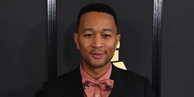 Tampil 'Dadakan', John Legend Kejutkan Pengunjung Stasiun