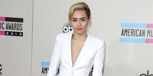 Tampil di  Billboard Music Awards, Miley Cyrus Berulah Lagi?