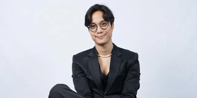 Tampil di Konser Iwan Fals, Dikta Wicaksono Langsung Telpon Ibunda