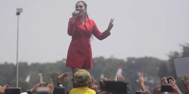 Tampil di Malang, Nella Kharisma Hibur Ribuan Penggemar