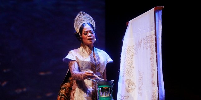 Appearing in the Sabang Merauke Performance, Kikan Namara Delves Deeper into Indonesian Culture