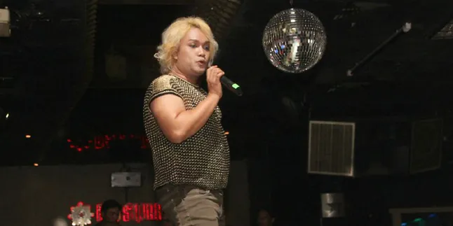 Tampil di Panggung, Tata Liem Bangga Berjoget Seksi