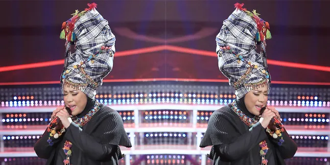 Tampil di Singapura, Melly Goeslaw Tak Pusing Soal Kostum