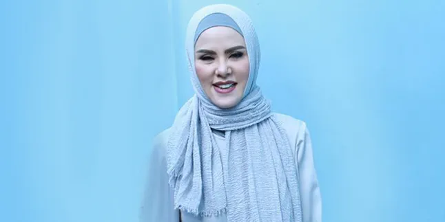 Tampil Lebih Syar'i, Angel Lelga Mulai Tinggalkan Pakaian Ketat