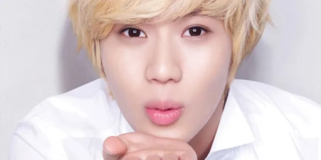 Tampil Live, Celana Taemin Robek di Panggung