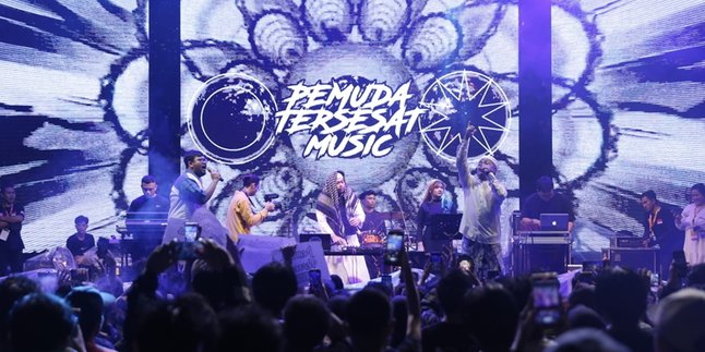 Premiere Performance at Festival 6, Pemuda Tersesat Music Invites to Bersholawat and Roasting Aldi Taher