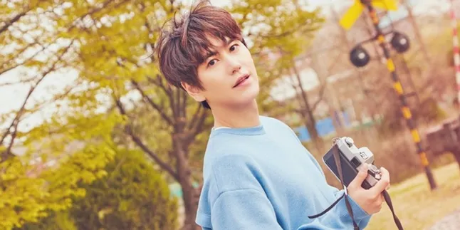 Tampil Perdana di TV Setelah Wamil, Kyuhyun SuJu Alami Bencana Fashion