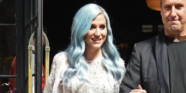 Tampil Polos, Wajah Kesha Nyaris Tak Bisa Dikenali